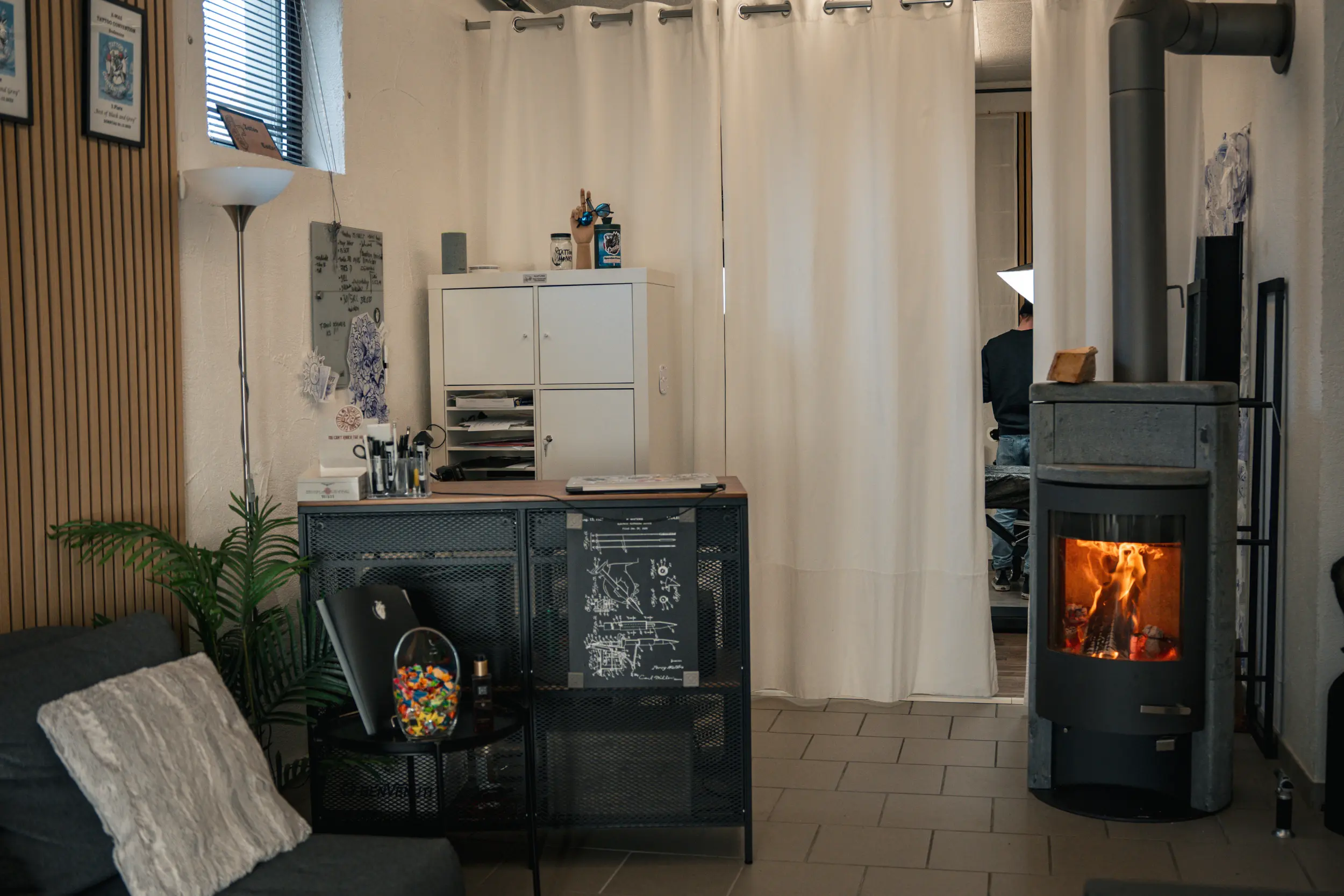 Tattoostudio Bild, dass den Empfangsbereich zeigt